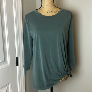 Green Envelope Los Angeles Twist Hem Long Sleeve Top – Size Medium